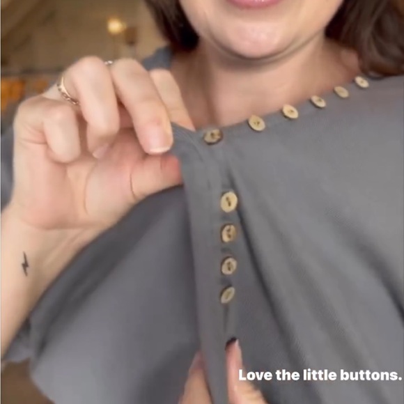 Neuflora Style T-shirt | Size Small - Picture 9 of 9